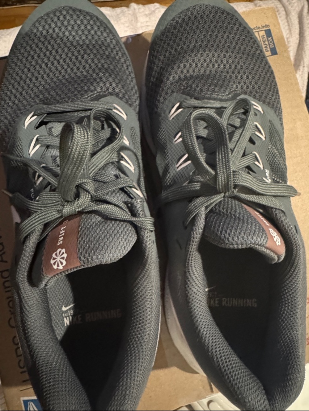 Nike Women's Running Shoes in Gray and Light Pink - Picture 7 of 8